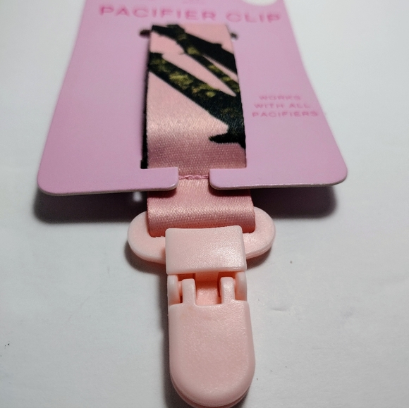Three (3) NEW ✨ Mossy Oak Pink Pacifier Clips - Picture 2 of 8